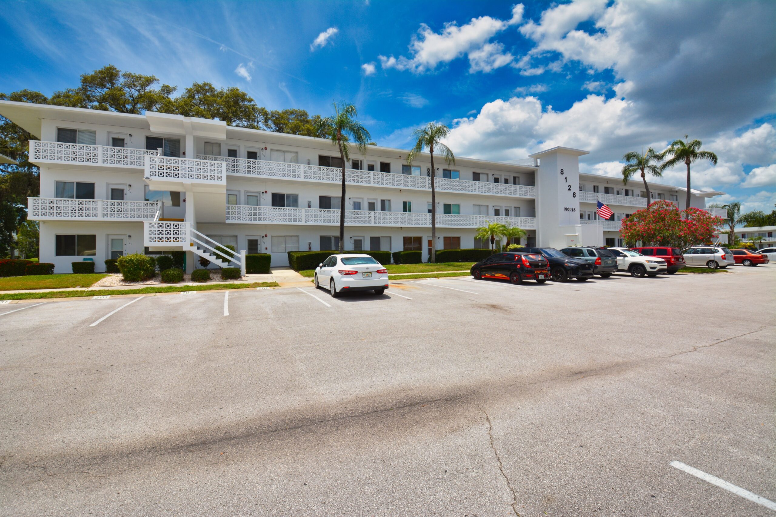 Building with spacious car parking at Seminole Gardens Apartments